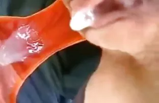 Mẹ, hãy để con trai  ...