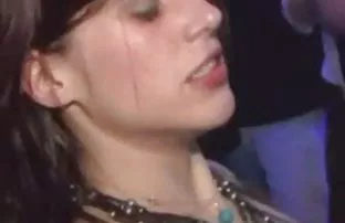 Đôi của cô gái