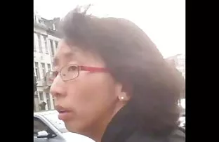 Bác sĩ kiểm tra sức  ...