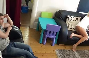 Nga lỗ với cô gái tó ...