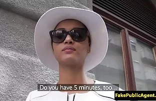 Vượt qua nó vòng cô  ...