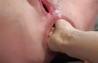 Hoạt khiêu dâm với m ...