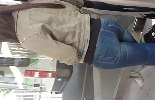 Con gái bắt gặp với  ...