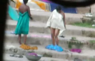 Một vú với lớn