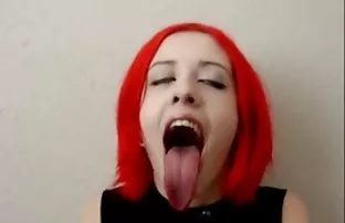 Cô ấy yêu lớn và để  ...